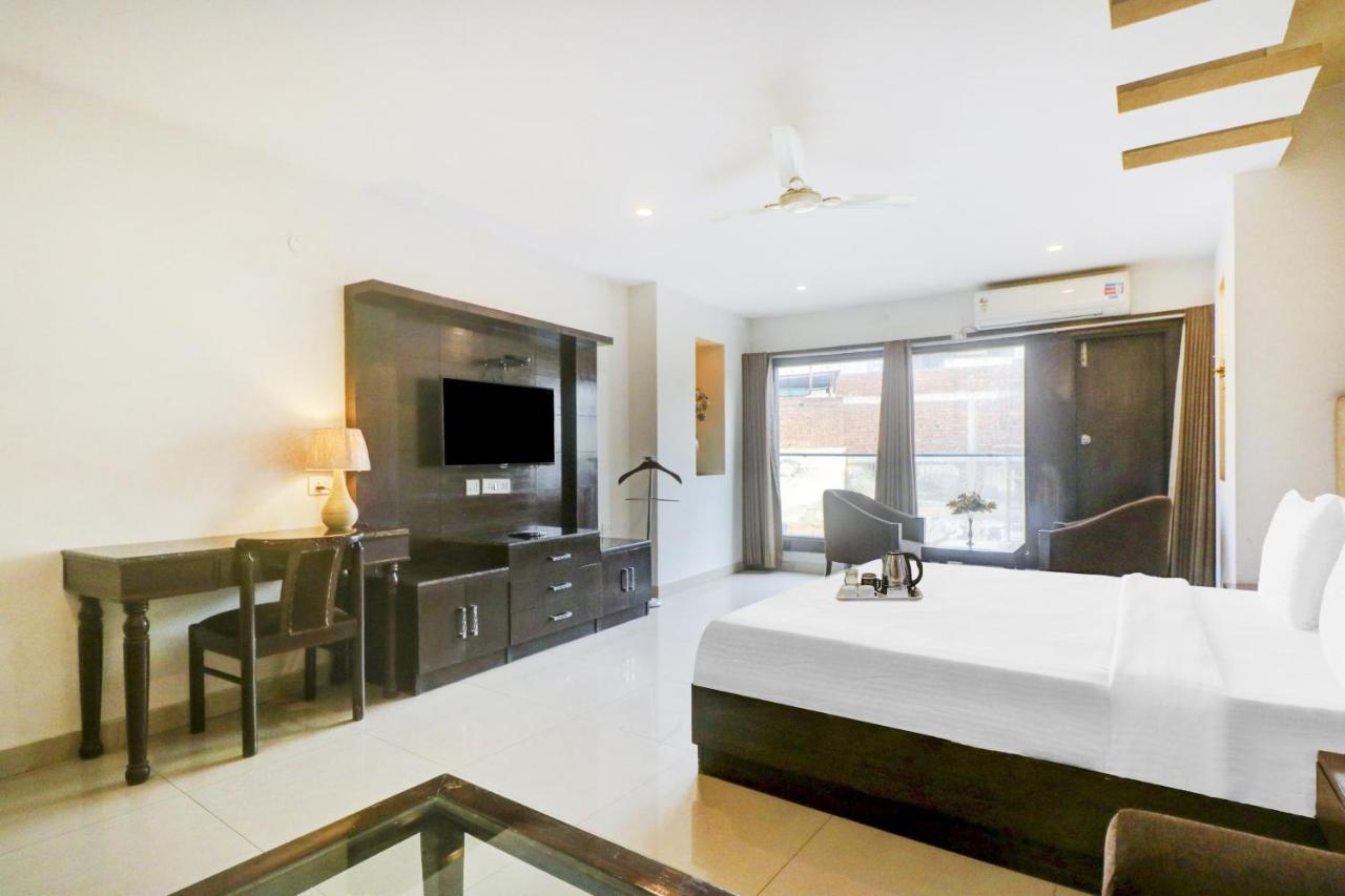 Townhouse 517 La Sapphire Near Delhi Airport Hotel Új-Delhi Kültér fotó