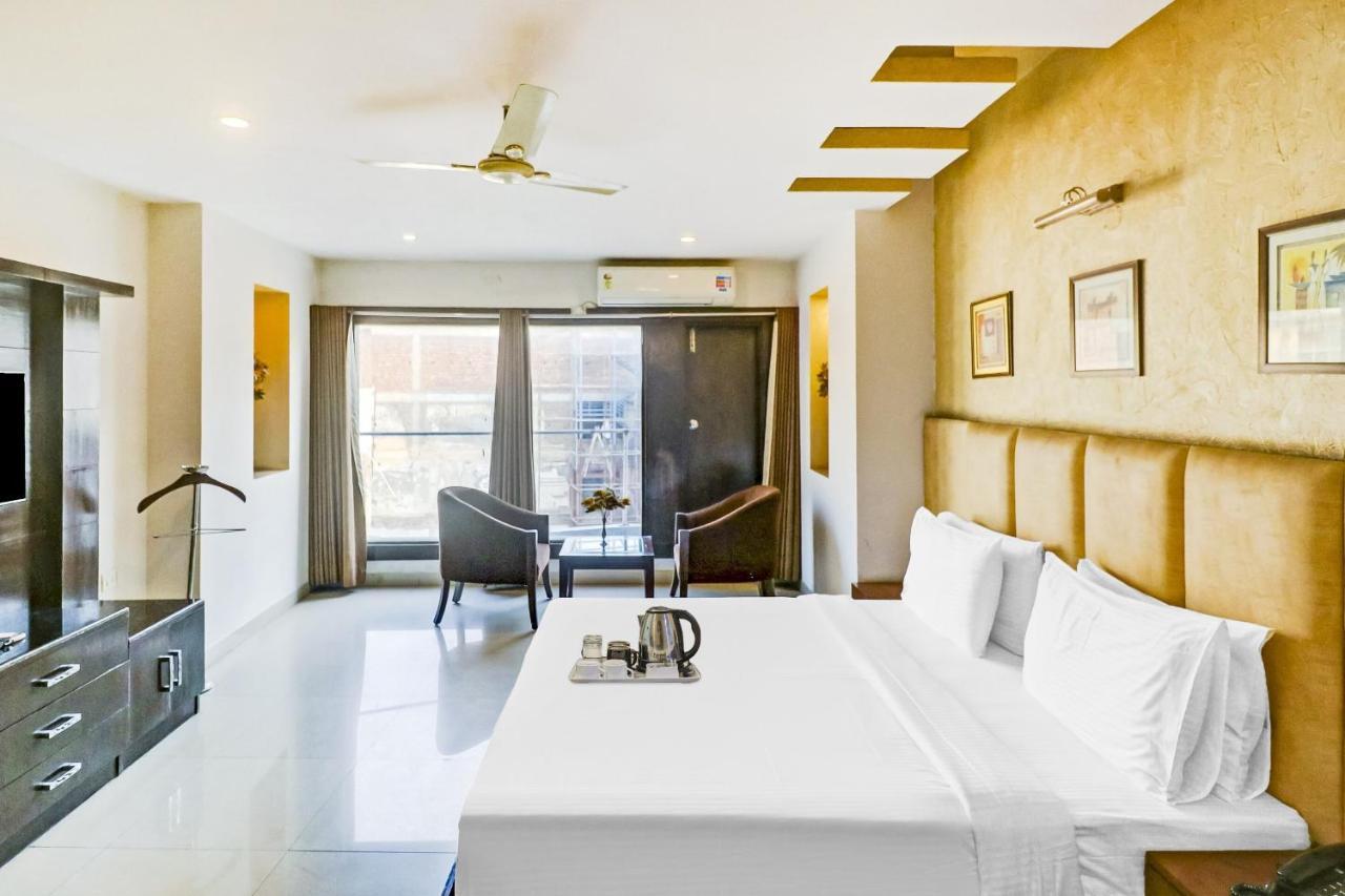 Townhouse 517 La Sapphire Near Delhi Airport Hotel Új-Delhi Kültér fotó