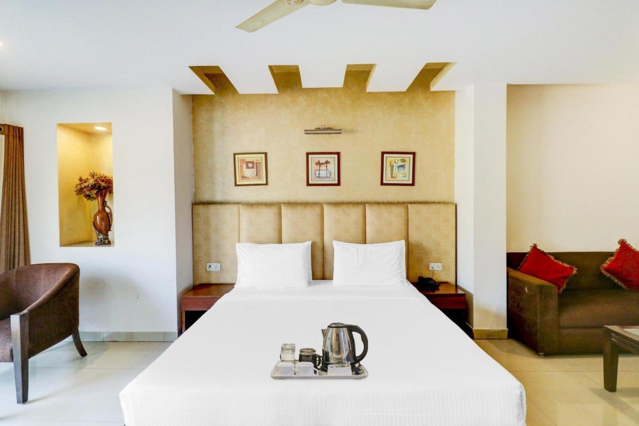 Townhouse 517 La Sapphire Near Delhi Airport Hotel Új-Delhi Kültér fotó