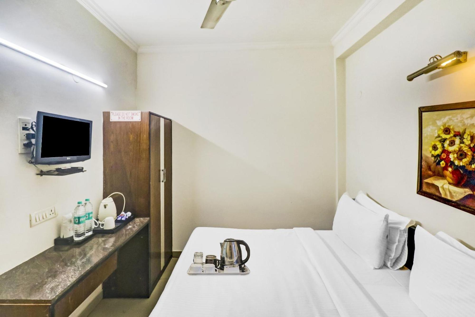 Townhouse 517 La Sapphire Near Delhi Airport Hotel Új-Delhi Kültér fotó