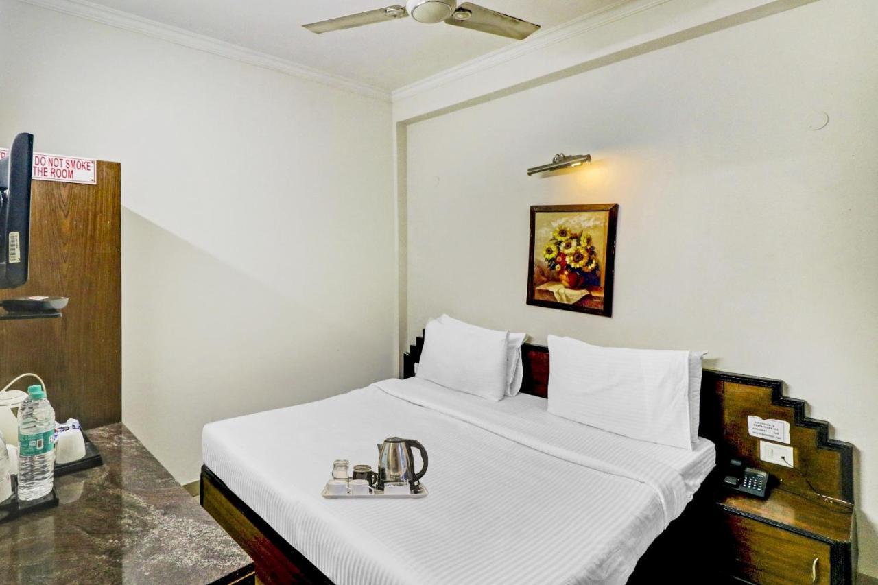 Townhouse 517 La Sapphire Near Delhi Airport Hotel Új-Delhi Kültér fotó