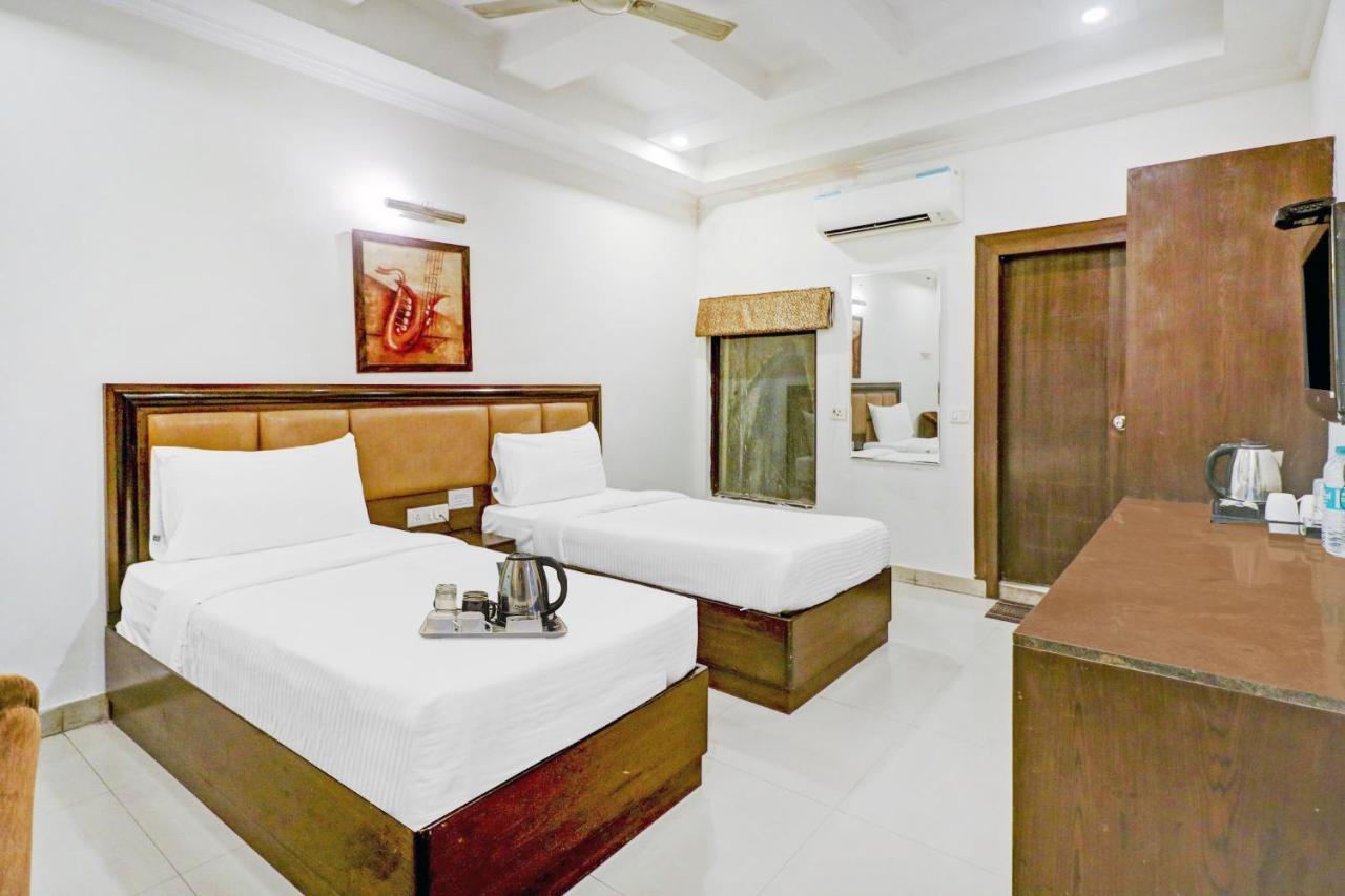 Townhouse 517 La Sapphire Near Delhi Airport Hotel Új-Delhi Kültér fotó
