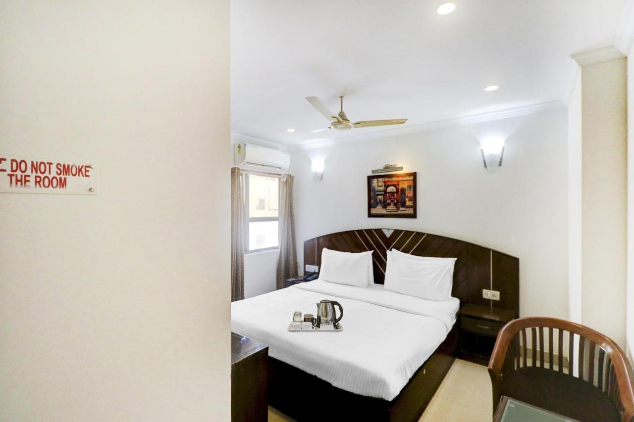 Townhouse 517 La Sapphire Near Delhi Airport Hotel Új-Delhi Kültér fotó