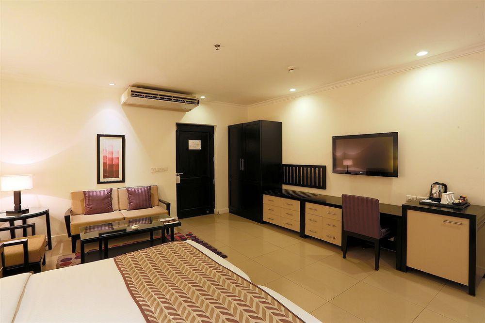 Townhouse 517 La Sapphire Near Delhi Airport Hotel Új-Delhi Kültér fotó