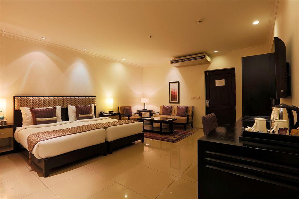 Townhouse 517 La Sapphire Near Delhi Airport Hotel Új-Delhi Kültér fotó